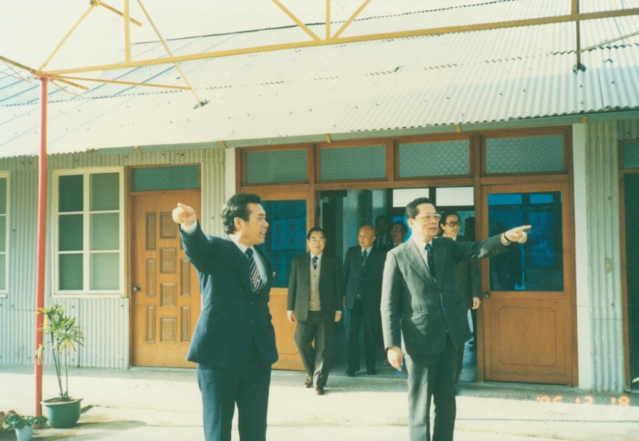 18 Dec 1985 - The former Minister of Legal Affairs, Mr. Shi accompanied by the Warden, Mr. Hsin-chun Lin, inspecting the first base.